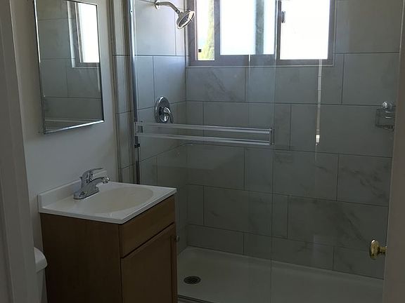 5th image of 50 Redwood Ave APT 300