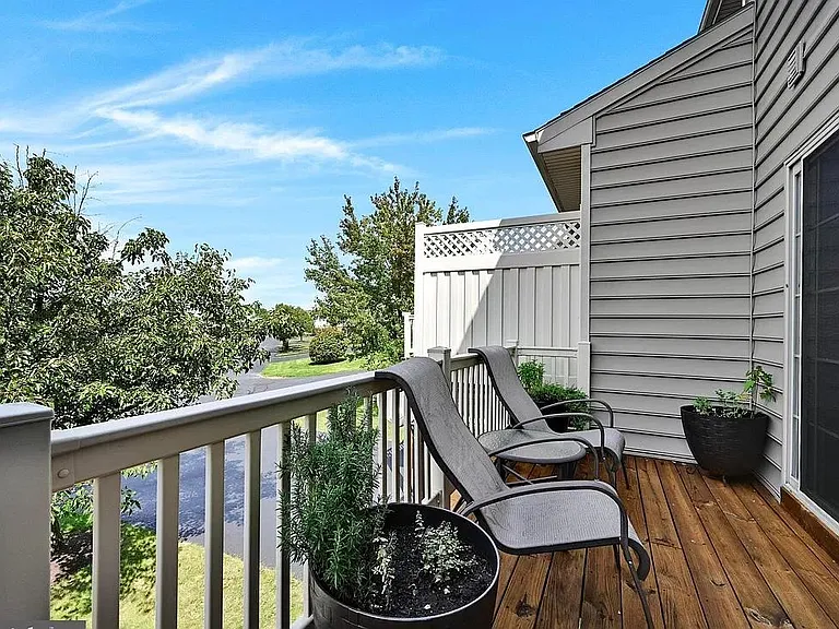 624 Royal View Dr — Photo 14