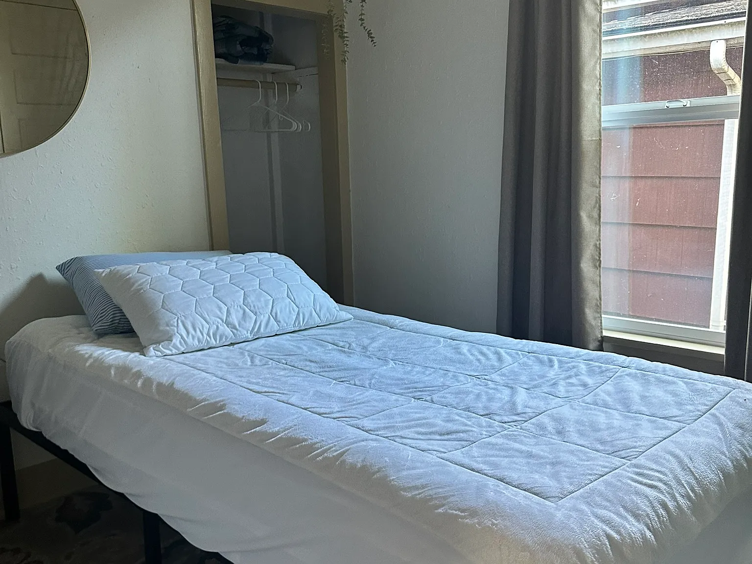 3 bed, 1400 sqft, $8,600 — Photo 1