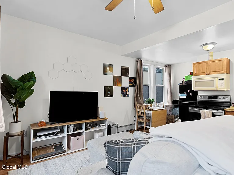 619 Union St #2 — Photo 2