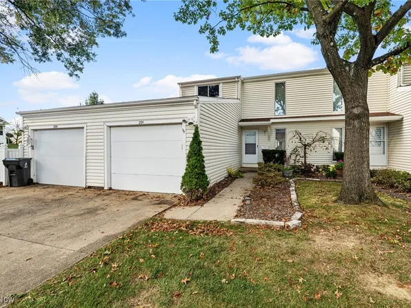 231 Deepwood Dr, Wadsworth, OH 44281