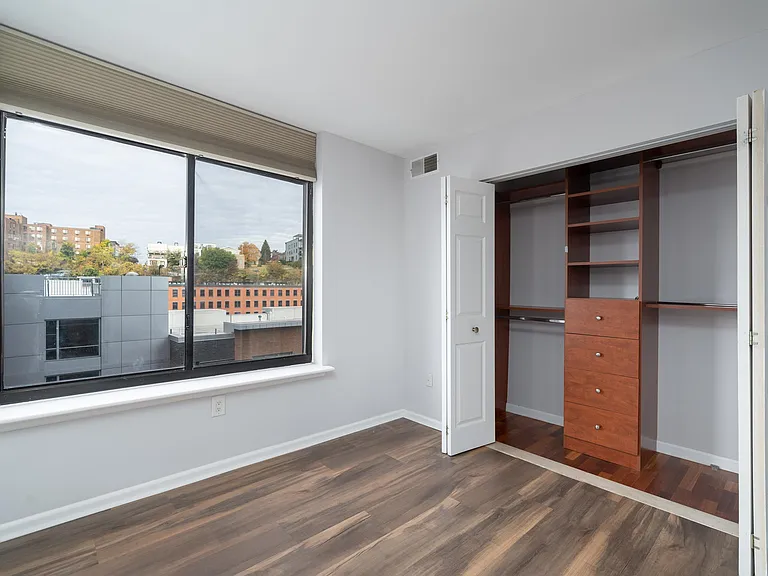 700 1st St #8Q — Photo 10