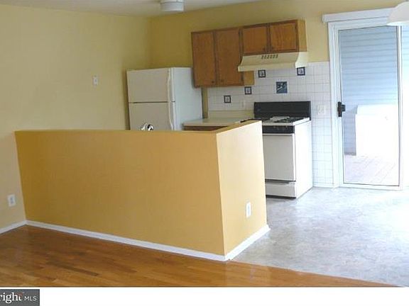 4th image of 99 Foxglove Dr #99