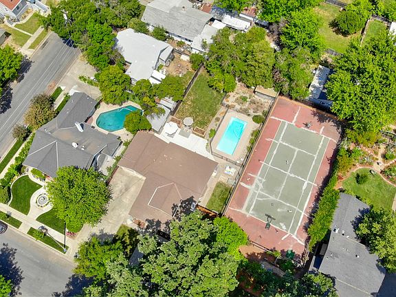 3rd image of 411 Pendegast St