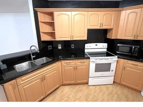 6272 NW 186th St, Hialeah, FL