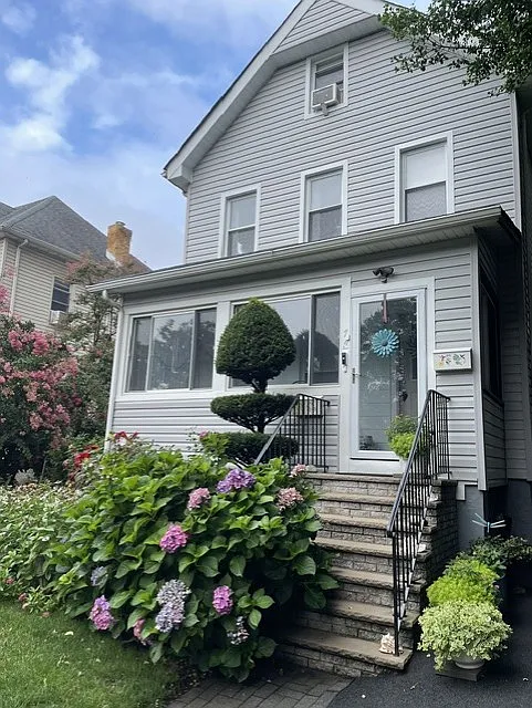 2 bed, 750 sqft, $3,300 — Photo 2