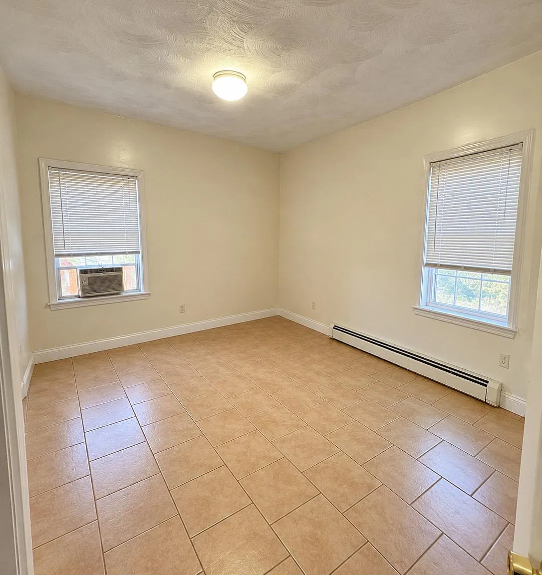 3 bed, $2,700 — Photo 3