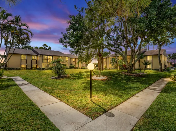 416 Pine Glen Lane #D2, Greenacres, FL 33463