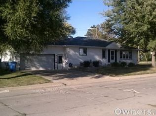 415 Lee Dr, Le Mars, IA 51031