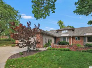 10214 Fieldcrest Dr, Omaha, NE 68114