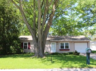 1307 Maplepark Dr, Champaign, IL 61821