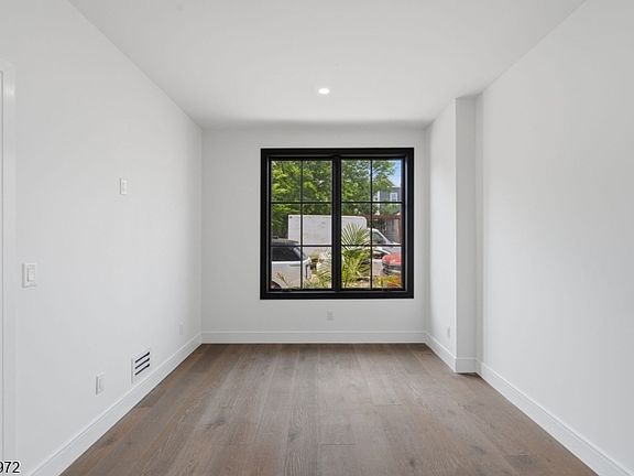 4th image of 9 Minerva St #1