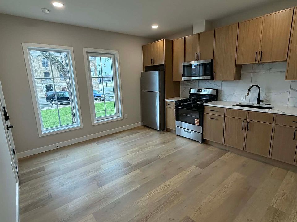 1st image of 603 Pine St #4