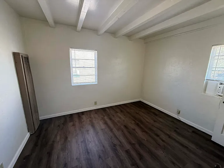 5009 E 1st St — Photo 6