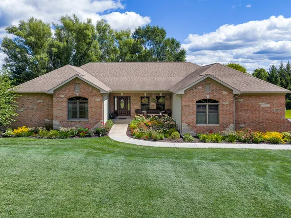 4600 Smith Ct, Woodstock, IL 60098