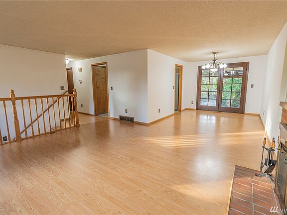 4th image of 10304 NE 122nd St