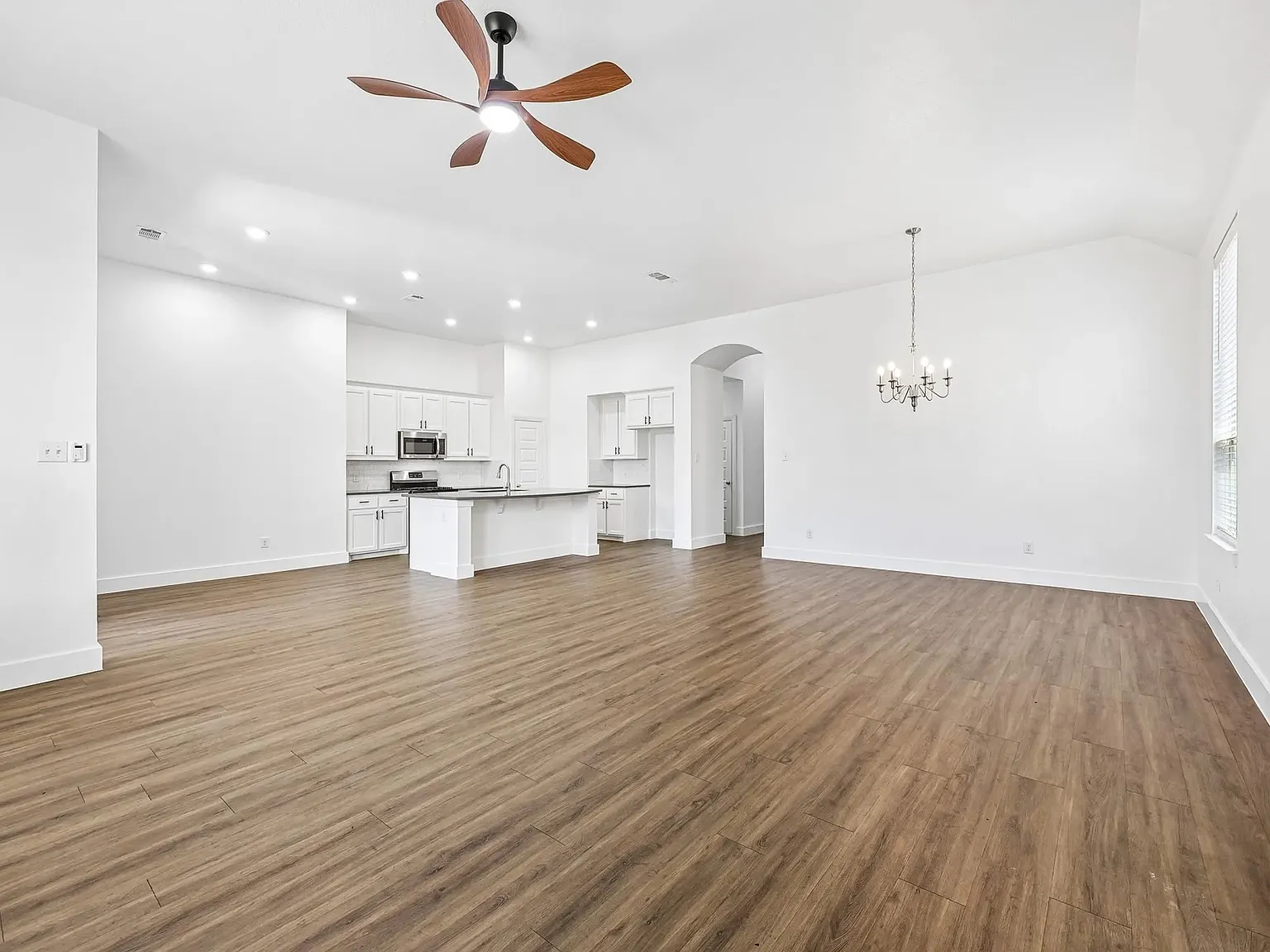 3 bed, 2227 sqft, $2,750 — Photo 3