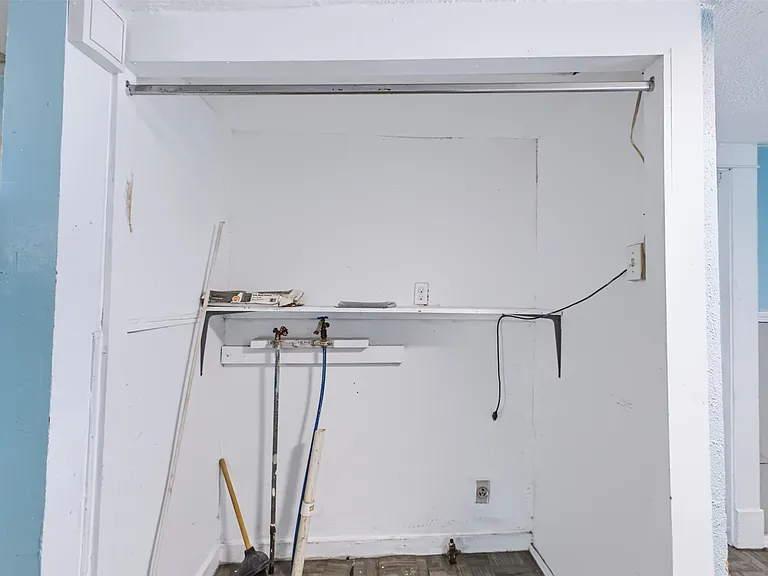 928 E Corona St — Photo 20