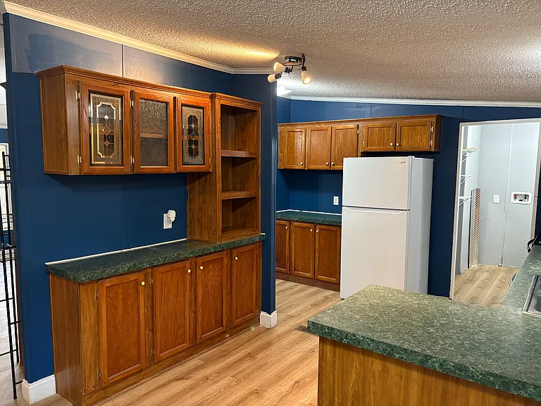329 Hollybrook Ln — Photo 12