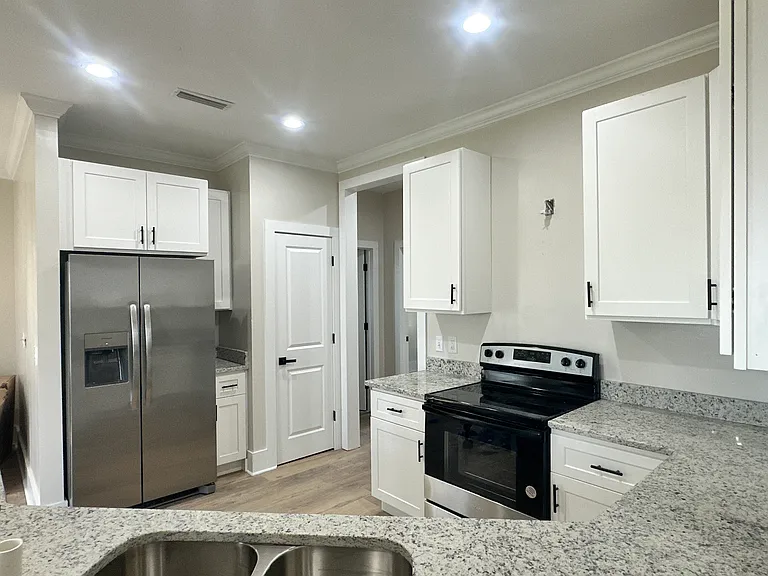 932 Windmill Rd — Photo 6