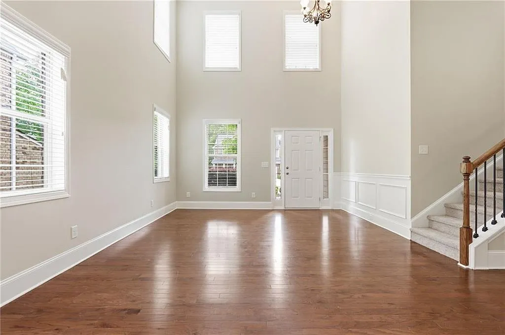 5 bed, 4.5 bath, 3729 sqft, $3,700 — Photo 4