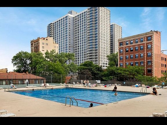 4th image of 4343 N Clarendon Ave APT 1702