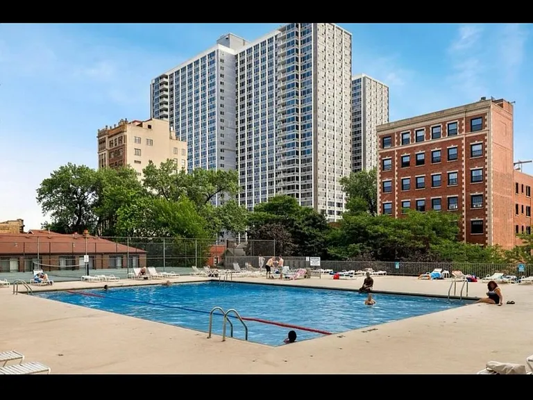 4343 N Clarendon Ave #1702 — Photo 4