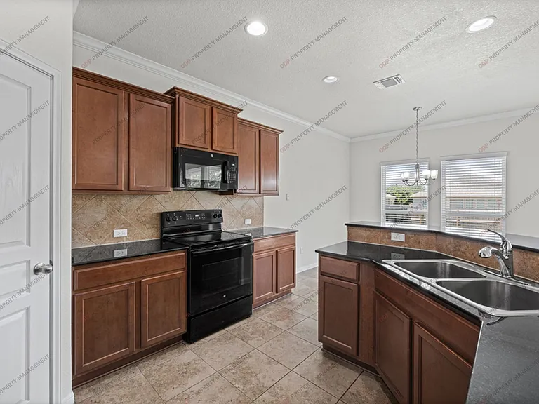 516 Cross Dr — Photo 17