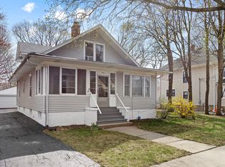 825 Saint John St, Elgin, IL 60120