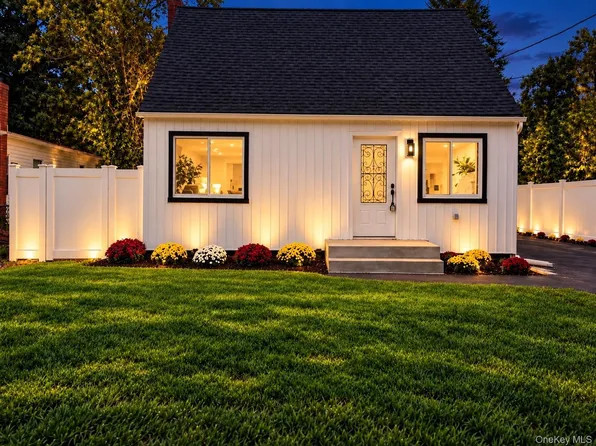 102 Pinewood Drive, Shirley, NY 11967