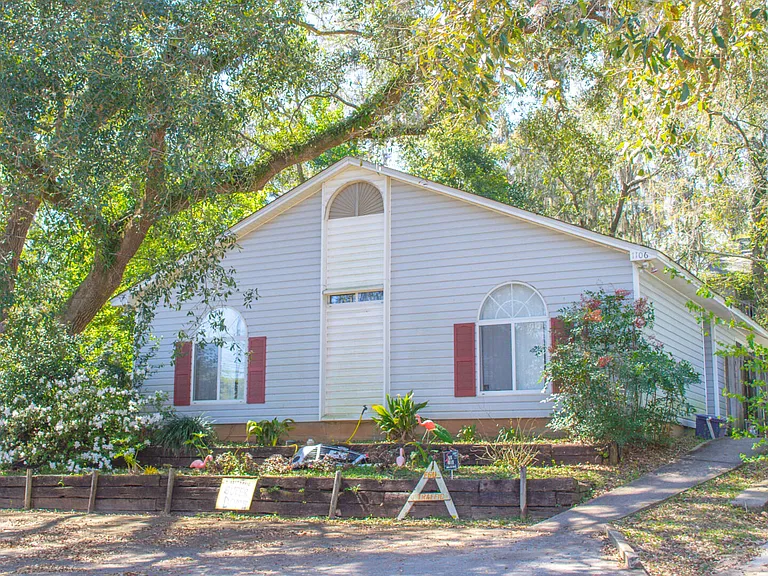 1106 Arkansas St — Photo 2
