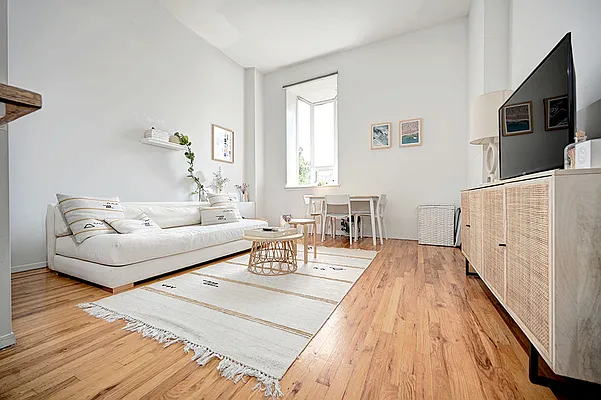 Rented by Urbane Brokerage | media 8