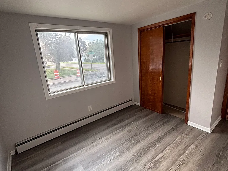 99 Meadowbrook Pkwy #1 — Photo 2
