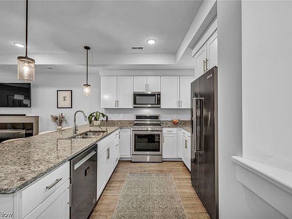 5th image of 1383 Fry Ave #8