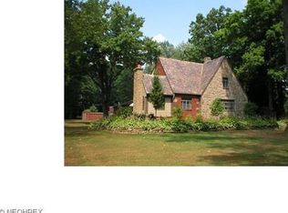 1042 Shields Rd, Youngstown, OH 44511