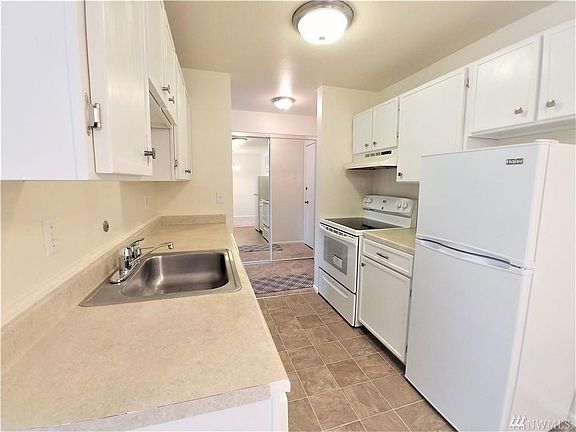 5th image of 19428 Aurora Ave N Unit 433