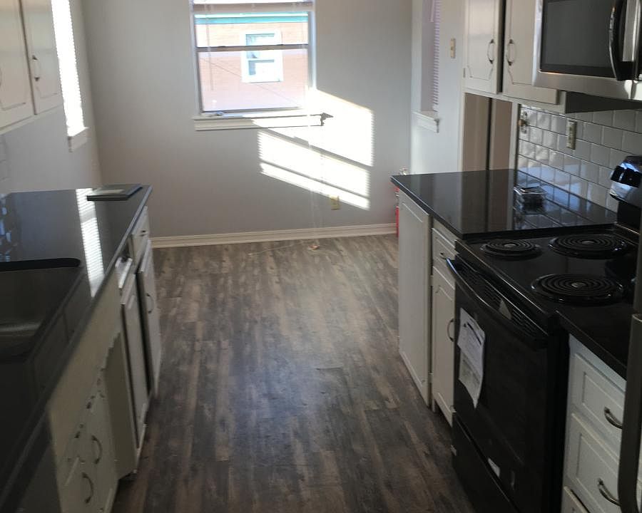 2nd image of 1713 N Drexel Blvd #B