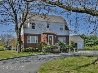 807 Pascack Rd, Paramus, NJ 07652