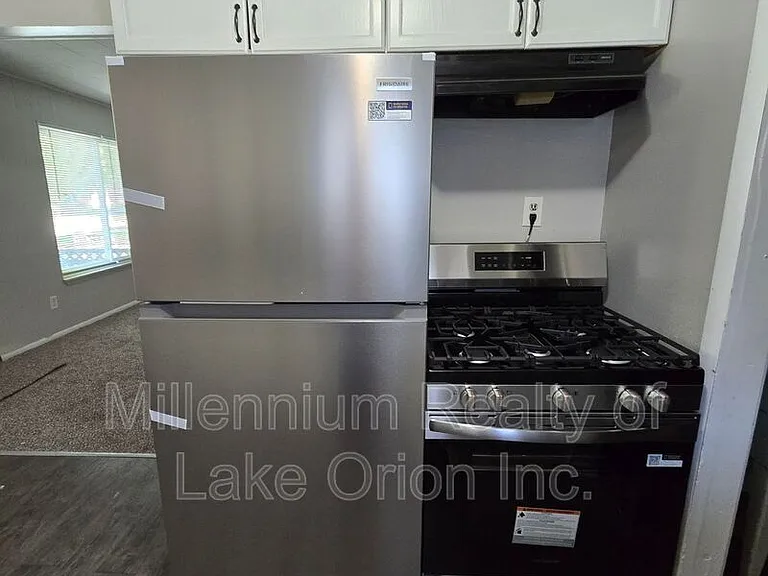 749 Stanley Ave — Photo 5