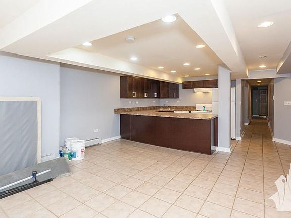 2nd image of 2032 W Farragut Ave APT 1
