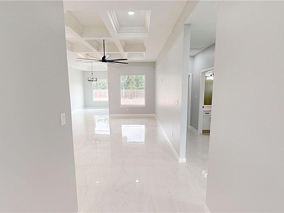 2nd image of 2911 E Zarzamora Ave