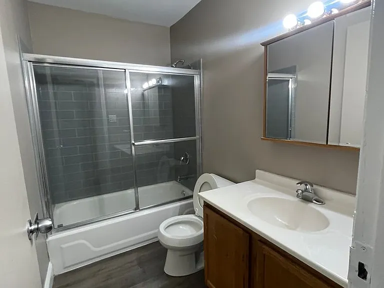 2252 W Nichols Rd — Photo 2
