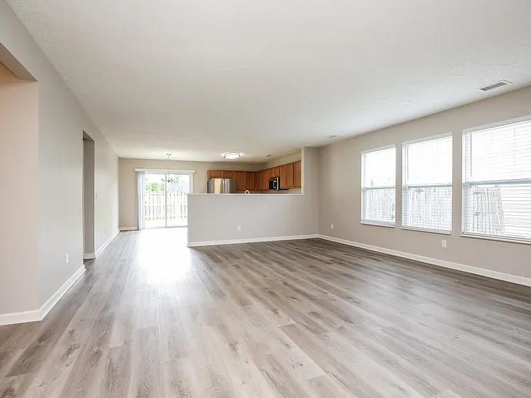 352 Stewart Springs Dr — Photo 4