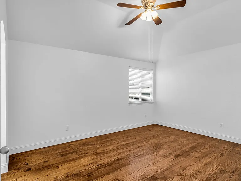 3010 Lena Dr — Photo 31