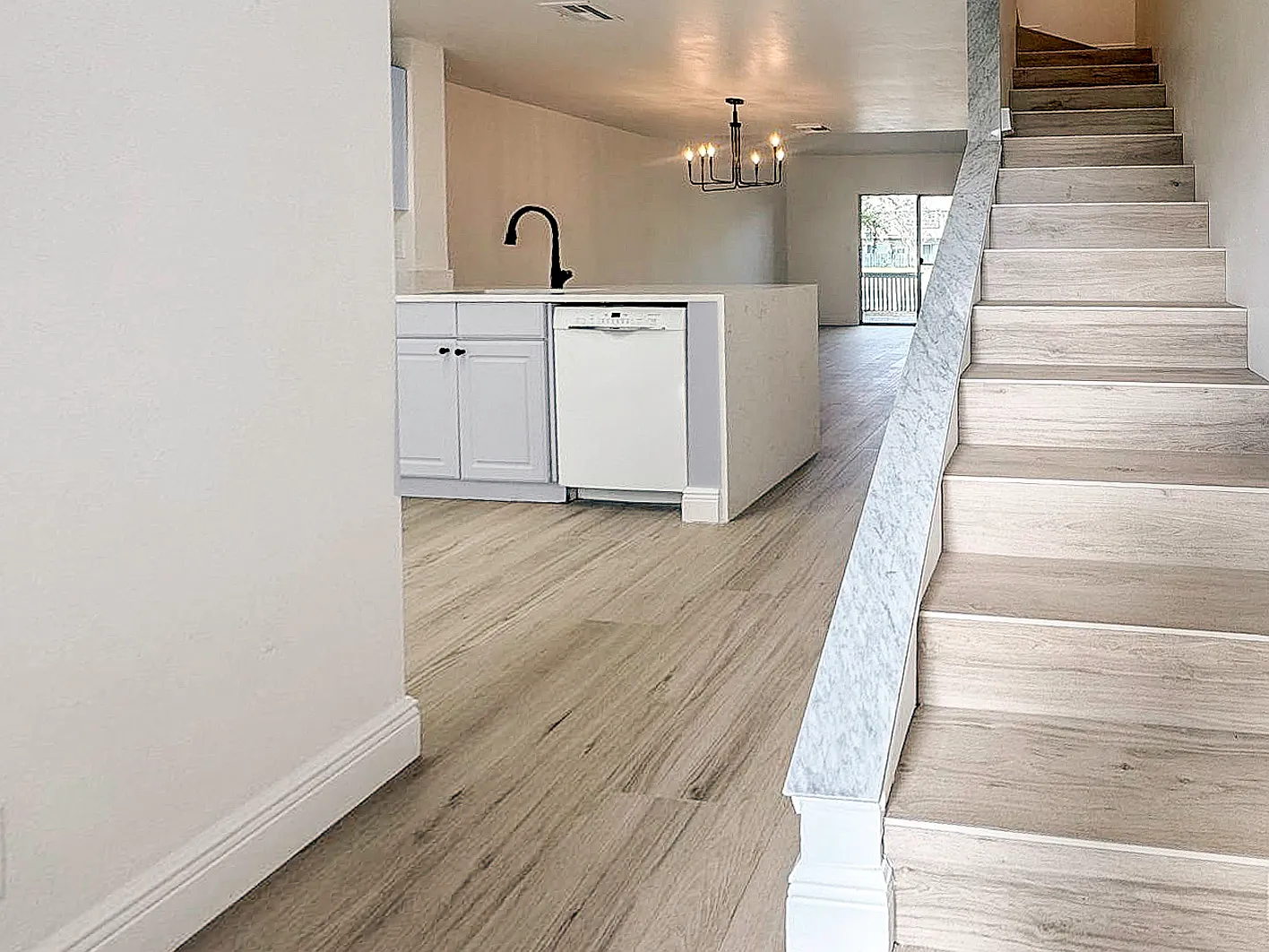 2 bed, 1.5 bath, 1040 sqft, $2,475 — Photo 3