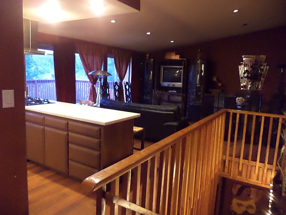 3rd image of 9423 Oak Grove Dr