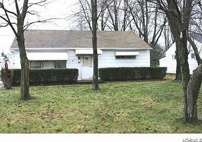 3rd image of 524 Barker St