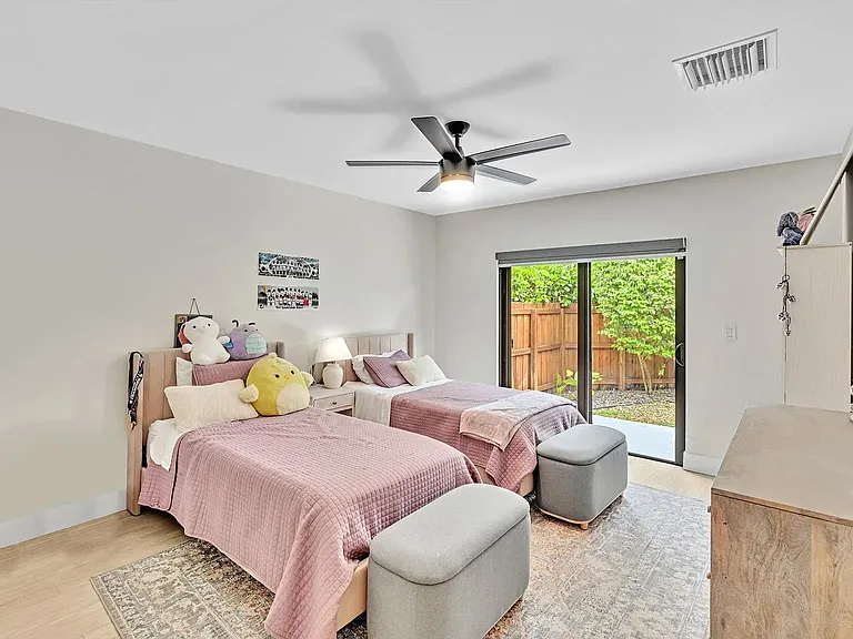 1740 Poinsettia Dr — Photo 16