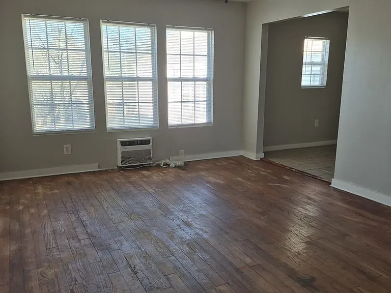 425 W Tennessee St — Photo 16