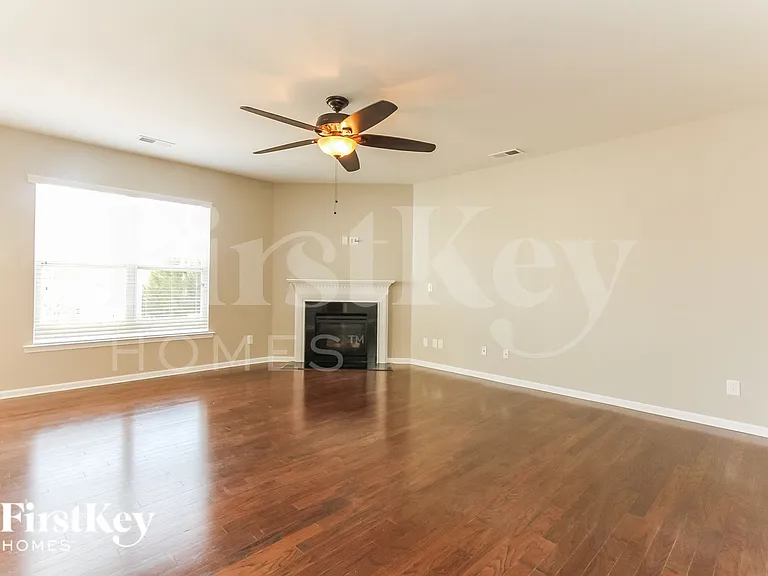574 Marthas View Dr NW — Photo 3